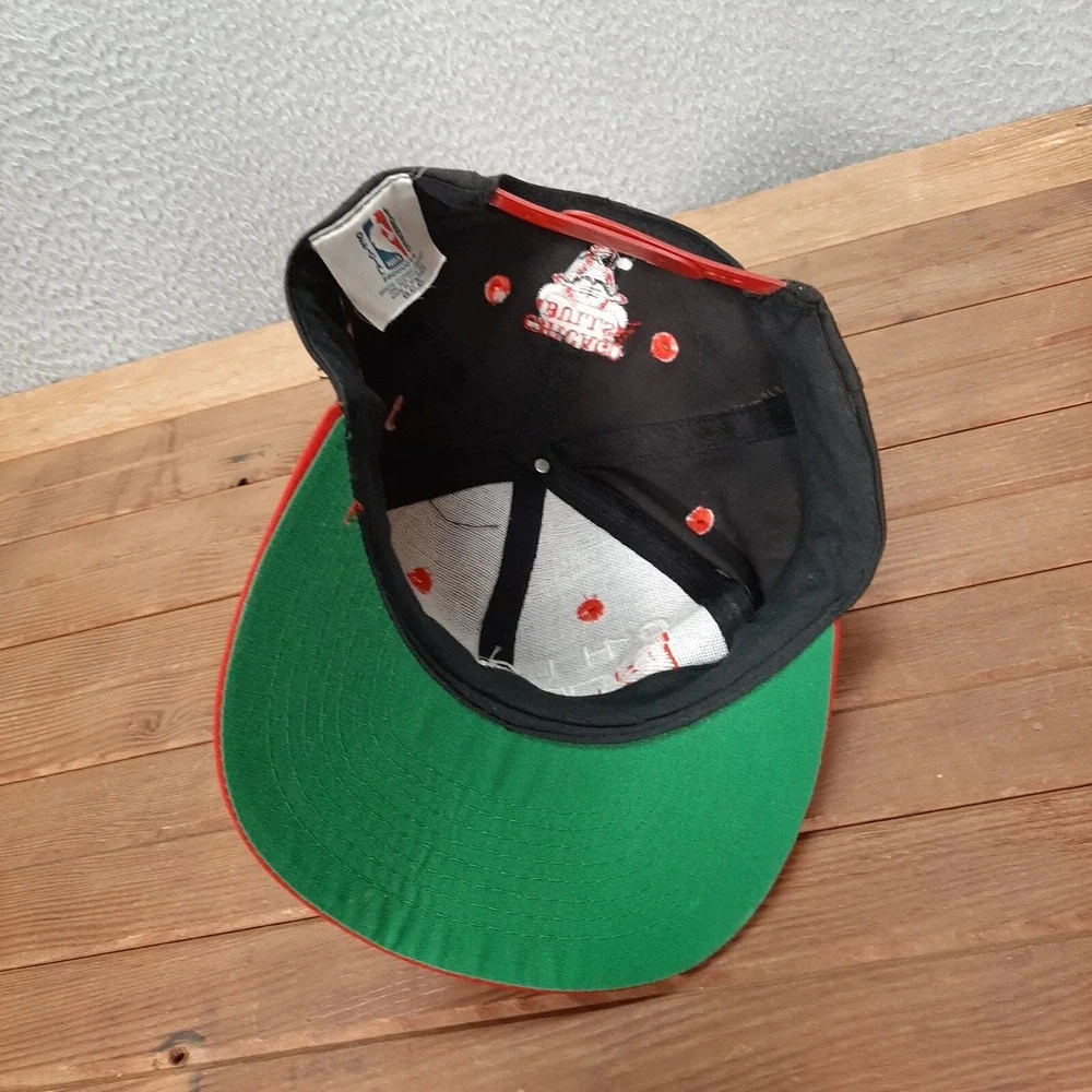 Vintage Chicago Bulls Hat Adult Red Black Snapback Cap NBA Basketball‎ 1990s Y2K